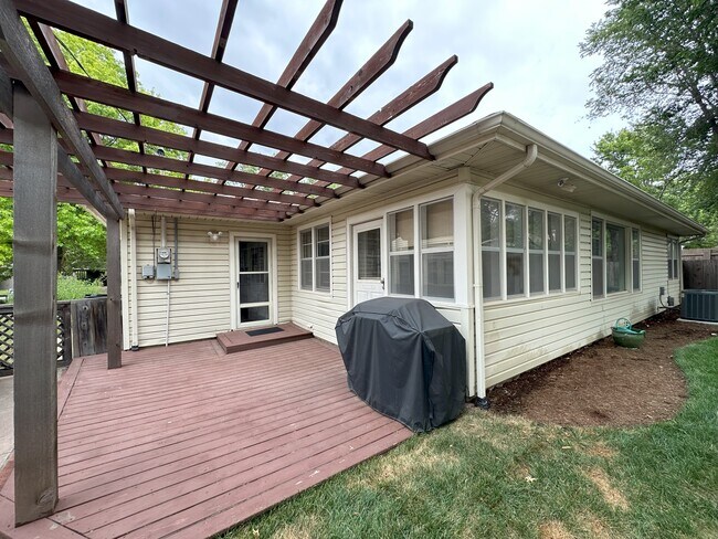 Back porch and grill - 5819 Blueridge St