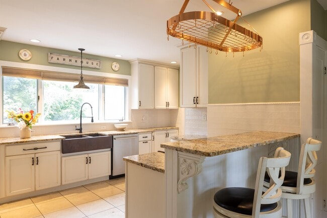 Building Photo - 37 Main Rd N