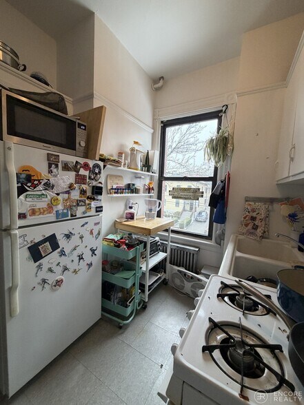 Building Photo - 16 Davis Ave