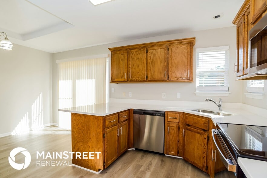 Building Photo - 1001 E Madelyn Dr