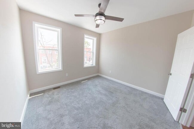 Building Photo - 636 S Kenwood Ave