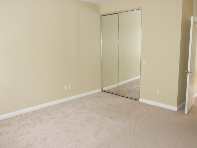 Building Photo - 181 Santa Barbara Way