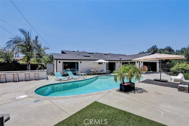Building Photo - 832 N Oceanbluff Ave