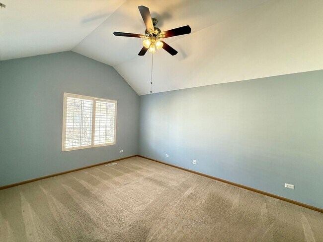 Building Photo - 616 Windsor Dr