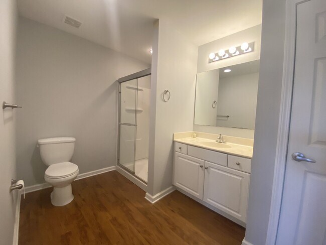 Building Photo - Two Bedroom Spacious Condo Near Everything Bluffton Has to Offer!