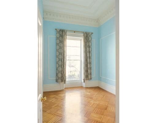 Building Photo - 126 Beacon St