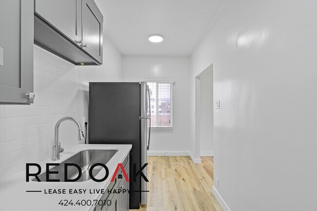 Building Photo - 516 N Harvard Blvd