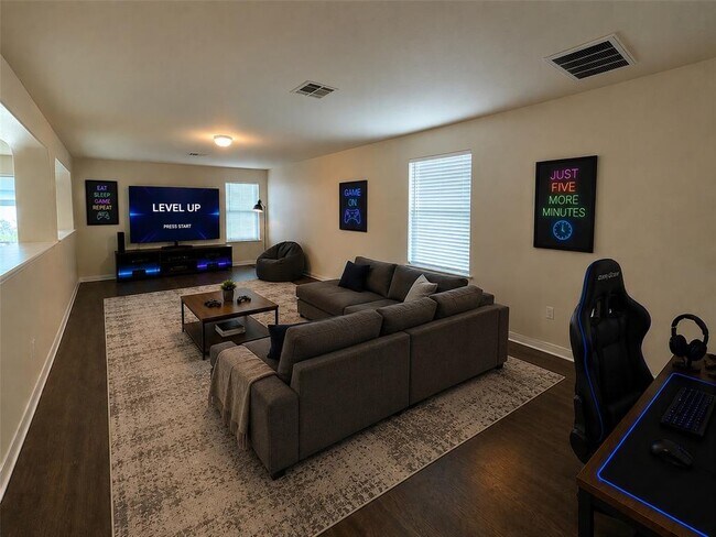 Building Photo - 1209 Laurel Oak Trail