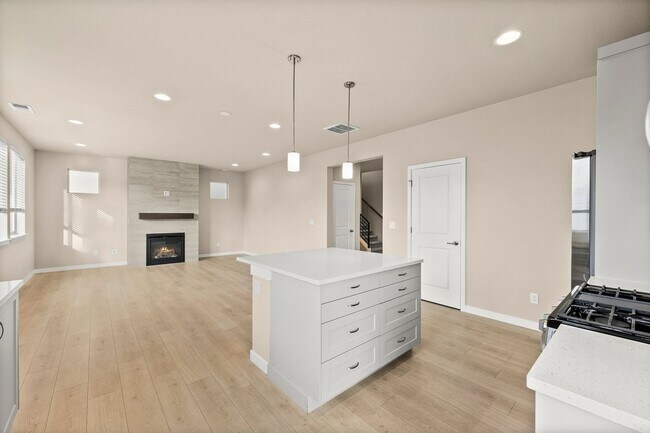 Building Photo - 16212 8th Ave E