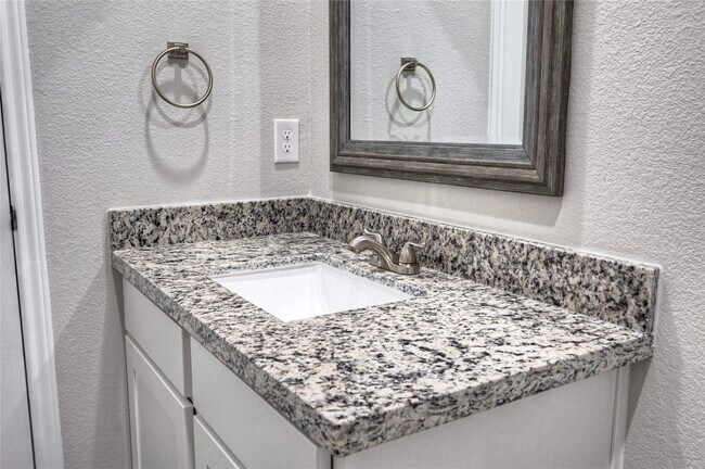 Building Photo - 11779 White Cedar St