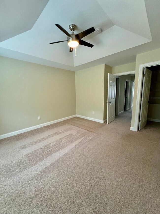 Building Photo - Spacious townhouse for rent in Bluestone H...