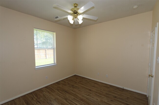 Building Photo - 1611 Maryvale Dr