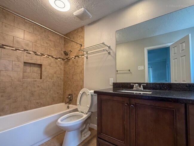 Building Photo - 530 Belwin Dr