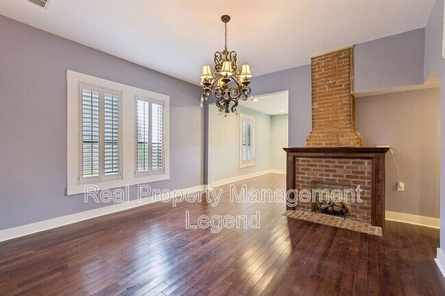 Building Photo - 715 S Barnett Ave