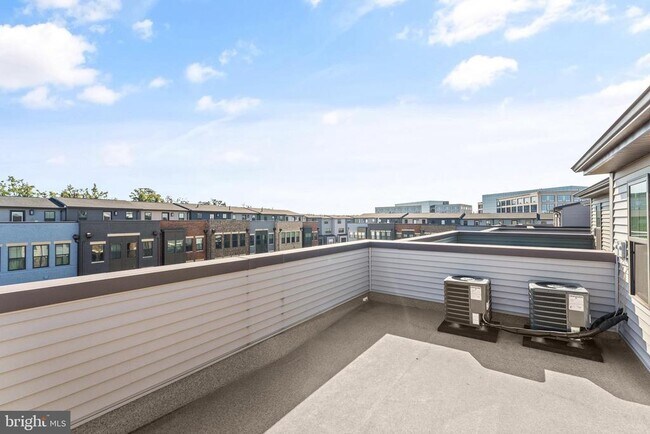 Building Photo - 12973 Hattontown Square