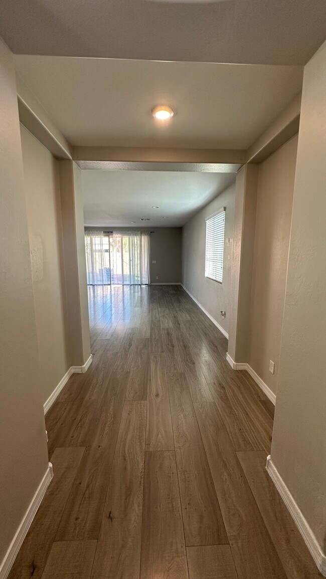 Building Photo - 2812 E Sunland Ave