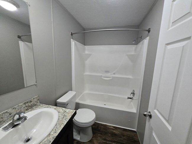 Building Photo - 6001 E Maple