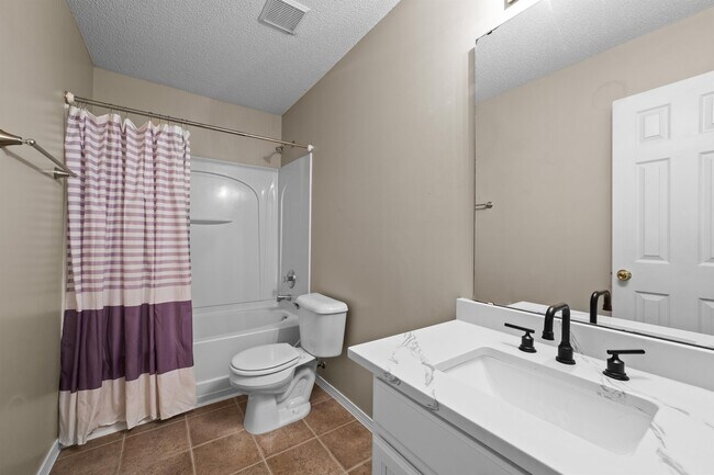 Building Photo - 5 Thorton Ct