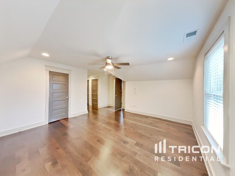 Building Photo - 1224 Hillwood Private Cove
