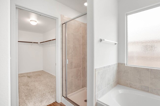 Building Photo - Spacious 3/2 in Kyle with oversized garage