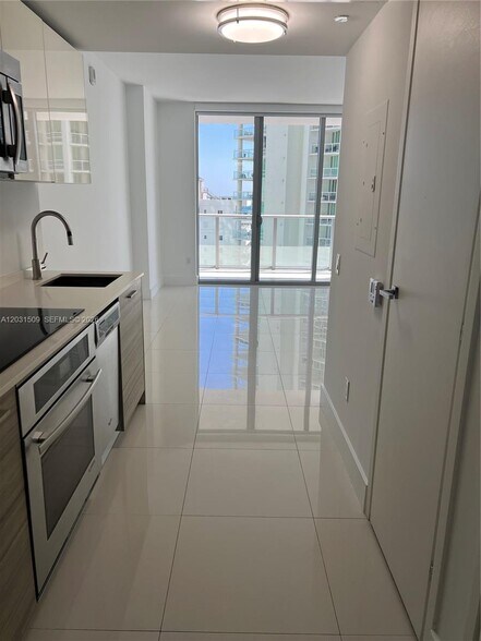 Building Photo - 1300 Brickell Ave