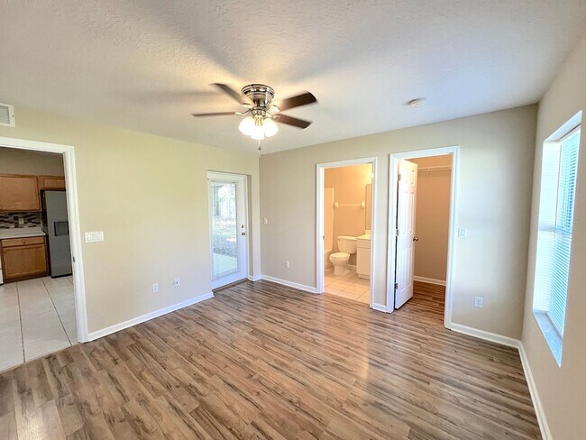Building Photo - 41 Eton Ln