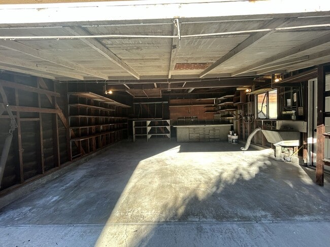 Building Photo - Pool Home! 3 Bed 2 Bath Home With Family Room