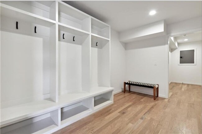 Building Photo - 536 Highland Ave NE