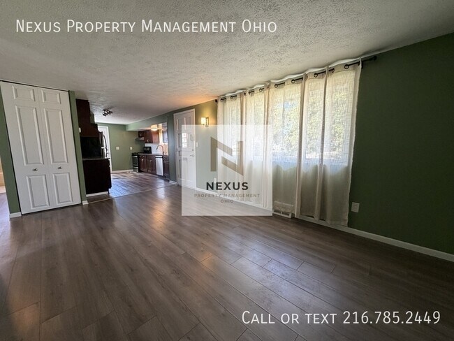 Building Photo - 6475 Sandfield Dr