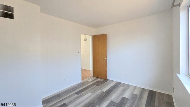 Building Photo - 619 Sussex St