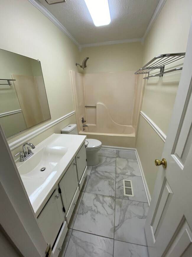 Building Photo - Watkinsville Gem! Cul-de-Sac + Creek Frontage in Cedar Hills