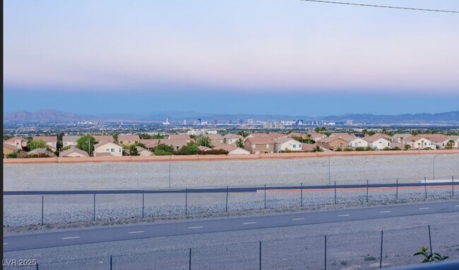 Building Photo - 600 Carriage Hill Dr