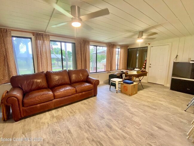 Building Photo - 110 Deleon Rd