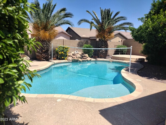 Building Photo - 466 E Yellow Wood Ave