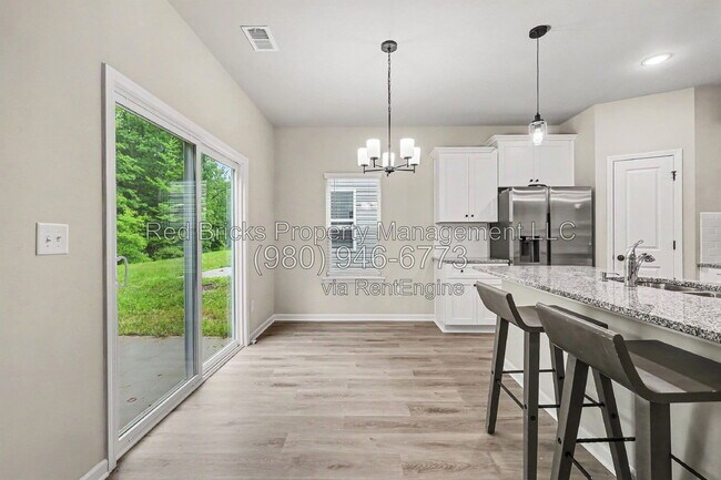 Building Photo - 2132 Clapham Ct