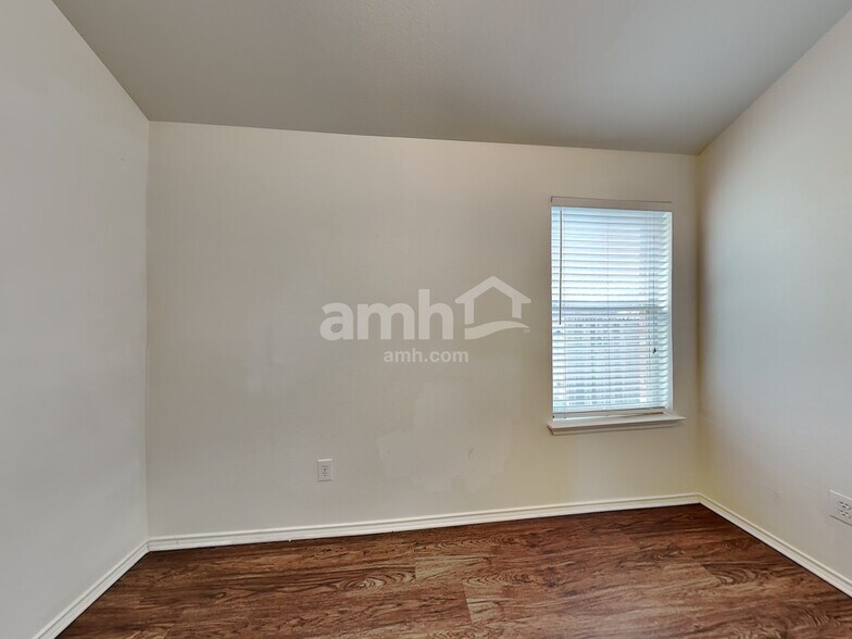 Building Photo - 121 Campos Dr