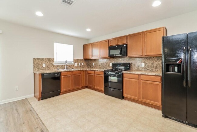 Building Photo - 16610 Cheshire Grove Ln