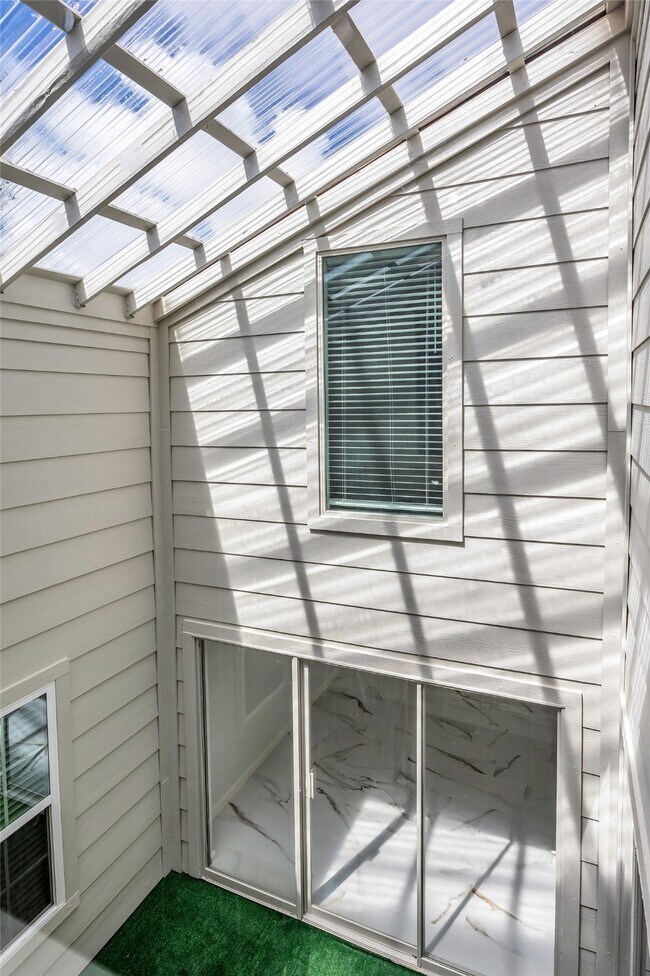 Building Photo - 14223 Stokesmount Dr