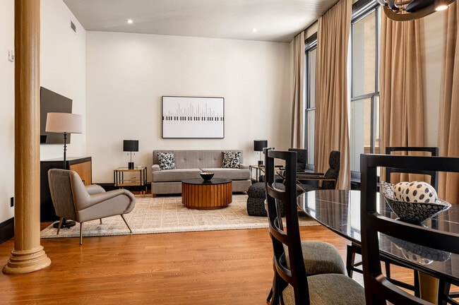 Building Photo - 1011 Canal St