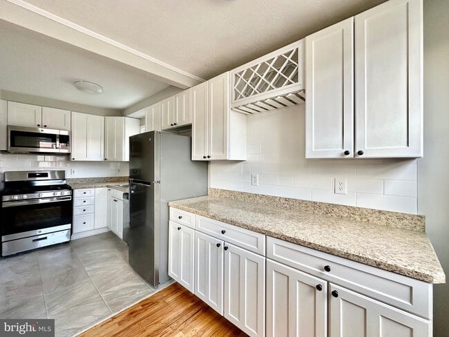 Building Photo - 3746 Genesee Dr