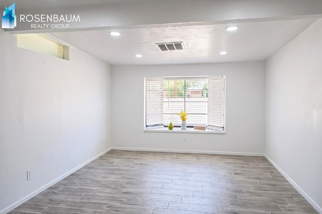 Building Photo - Charming 3-beds, 2-baths brick home with Rent-to-Own in Tucson!