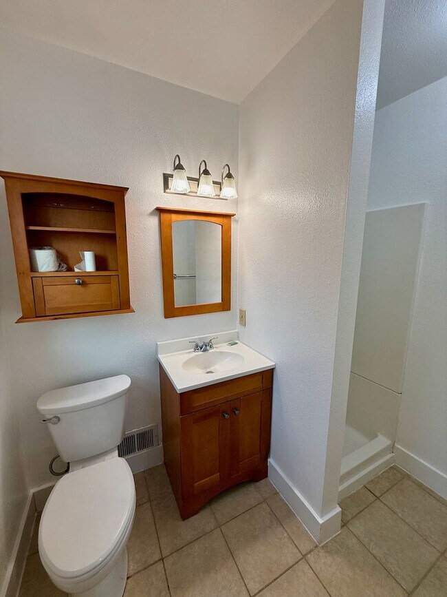 Building Photo - Beautiful 3 Bed 2 Bath Spokane Home w/ Detached Garage and Large Fully-Fenced Yard!