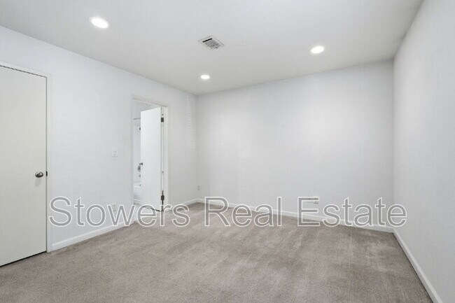 Building Photo - 7102 Cross Creek Cir