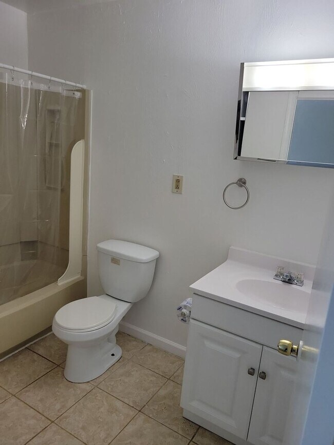 Building Photo - 11th Bay Colonies