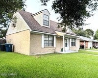 Building Photo - 104 Chaumont Dr