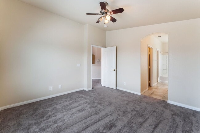 Building Photo - Gated Community Townhome 2 bedroom, 2 bathroom, 1 car garage