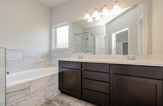 Building Photo - 2442 Wembley Way