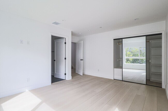 Building Photo - NEW CONSTRUCTION LUXURY 4 BED TOWNHOMES WITH ROOF DECKS