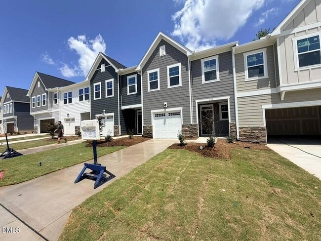 Building Photo - 228 Deercroft Dr