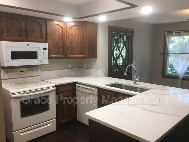 Building Photo - 9908 W 70th Pl